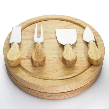 Personalised King Of The Kitchen Cheeseboard Set