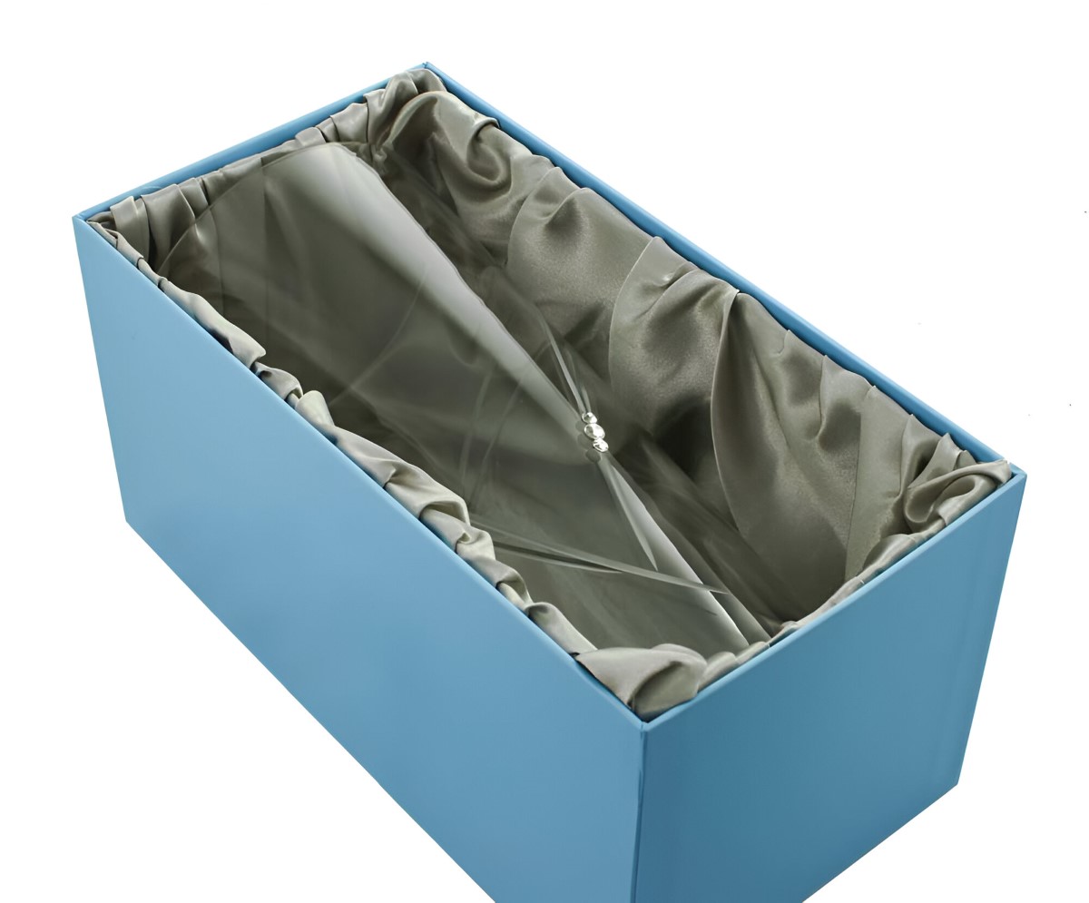 Engraved Heart Vase With Swarovski Elements Conical