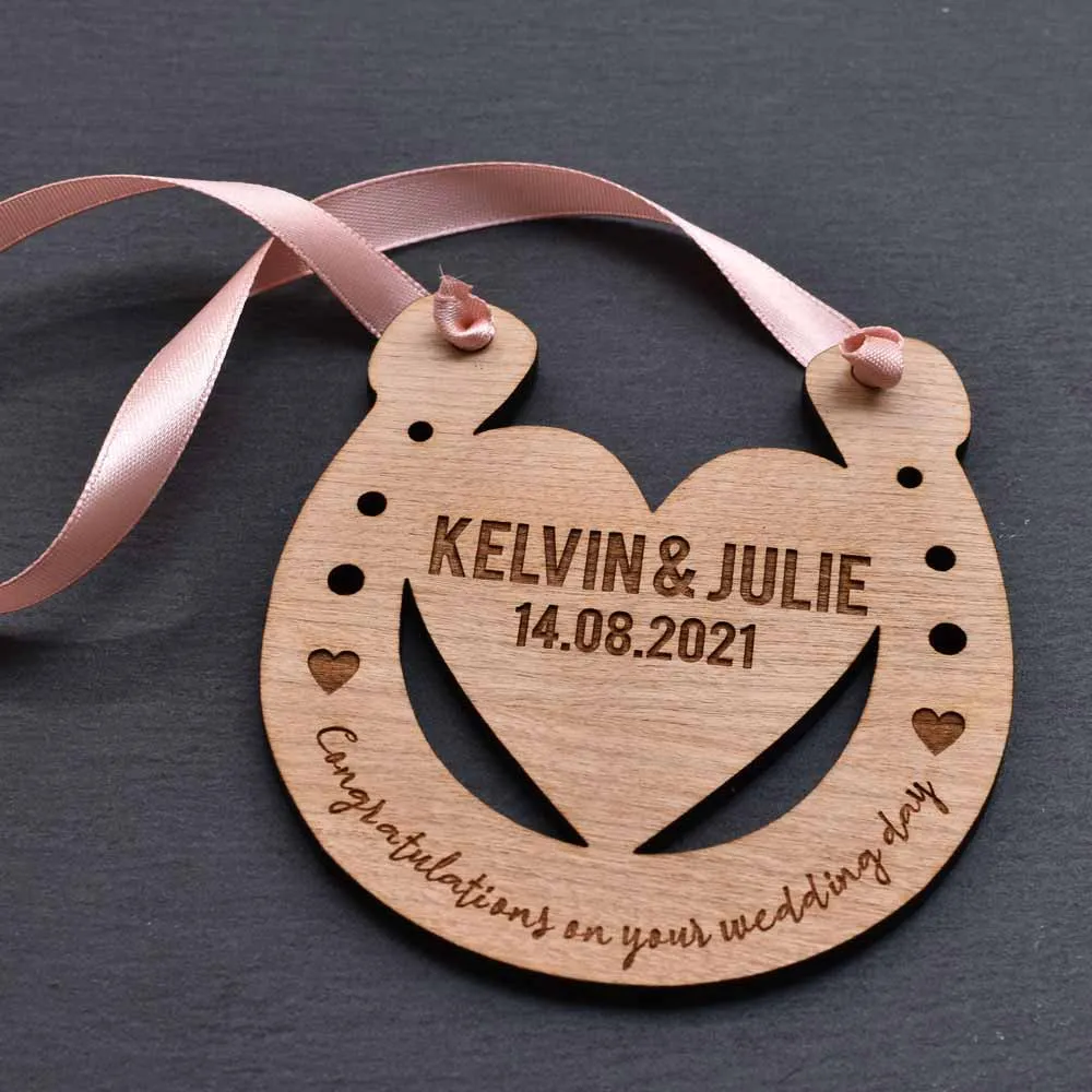 Personalised Horseshoe Wooden Keepsake Wedding Gift - Click Image to Close